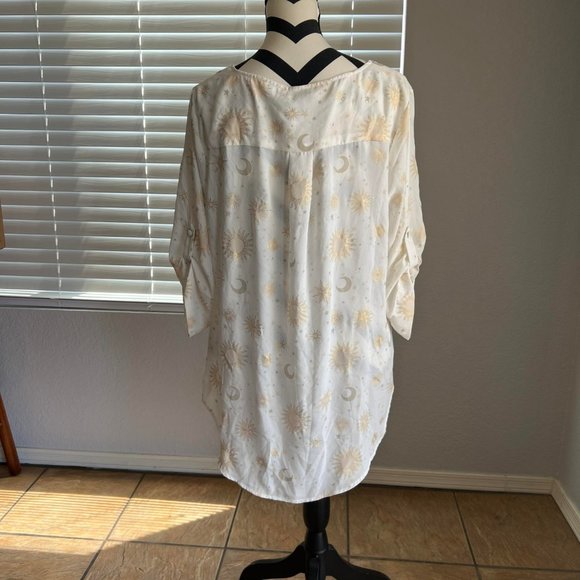 Torrid Sun and Moon Shirt - Size 0 - Picture 4 of 5